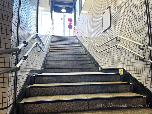 渋谷駅B2出口の階段